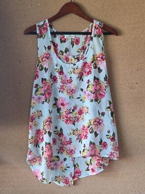 Mileage Plus 1X Summer Floral Top  Sleeveless Lightweight Split Back